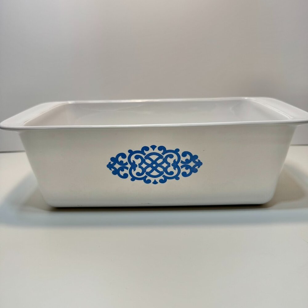 Corning Ware Blue Macrame Medallion 9-Inch Loaf Pan (P-315-B)